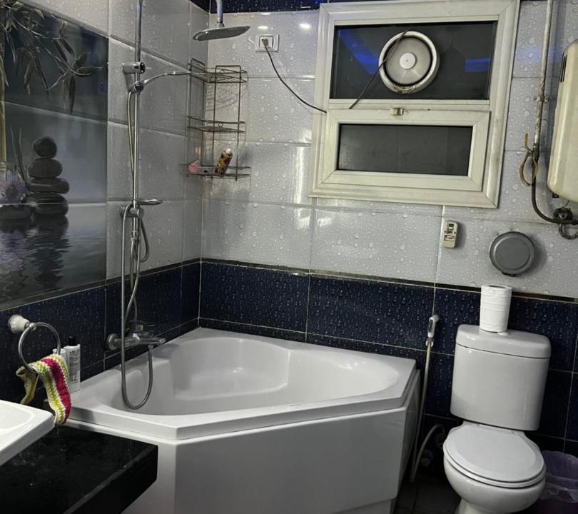 Photo of Bathroom in Pyramids Gardens