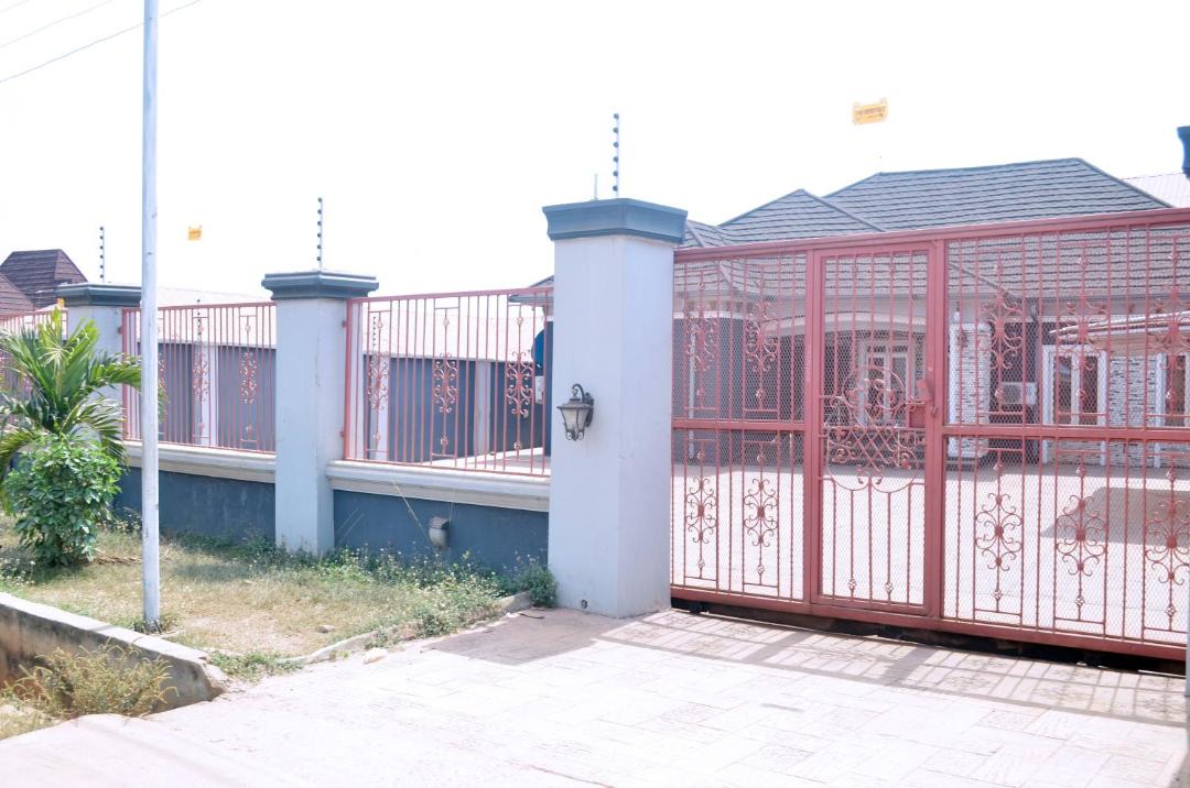 Photo of Buildings in Oba Ile