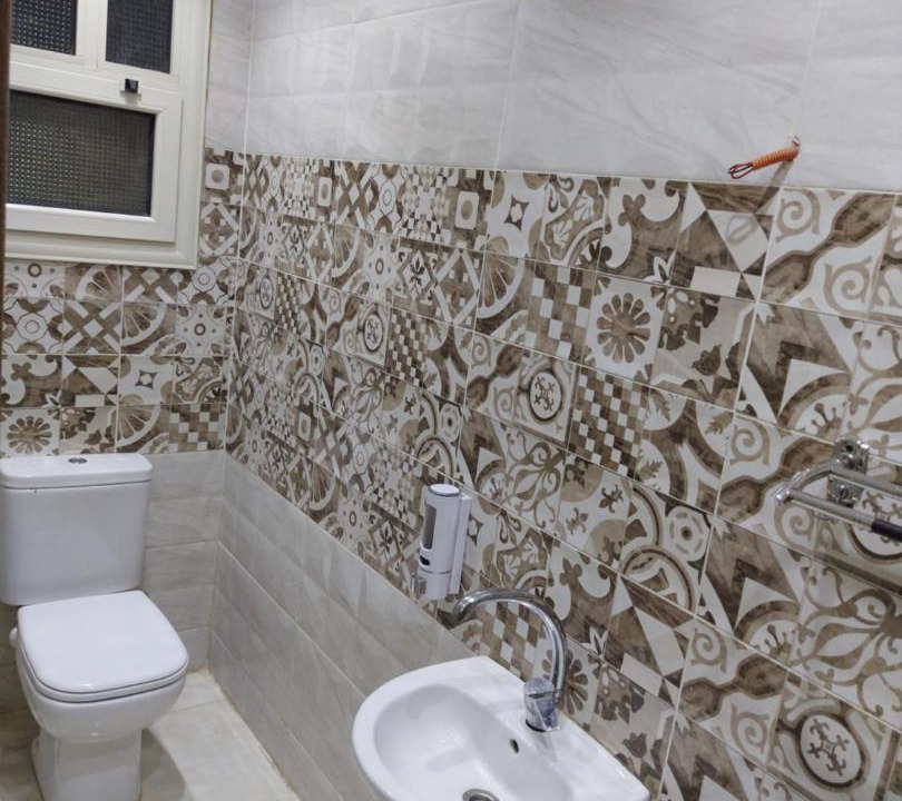 Photo of Bathroom in Pyramids Gardens