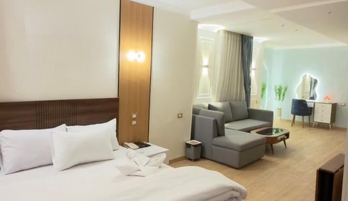 Deluxe Studio Suite