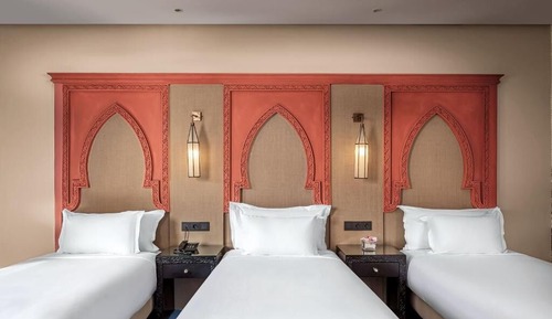Deluxe Triple Room (Opera View)