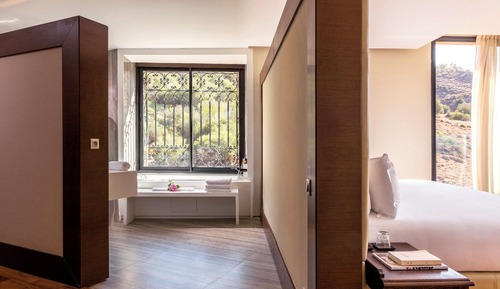 Senior Suite, 1 Bedroom, Lake View