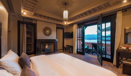 Suite, 1 King Bed, Lake View (Ambassador)