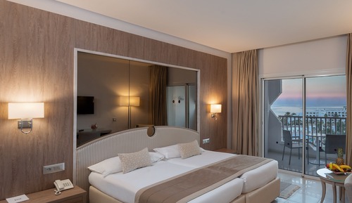 Deluxe Double Room, 1 Large Twin Bed, Beach View