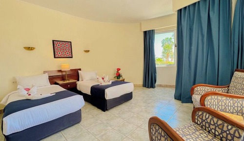 Family Room, 2 Bedrooms