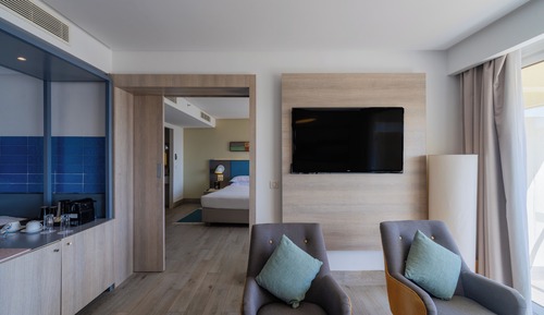 Executive Suite, 1 Bedroom, Balcony, Partial Sea View