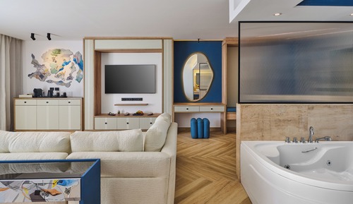 Art- Luxury Suite with Jacuzzi