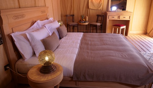Royal Tent, 1 Queen Bed