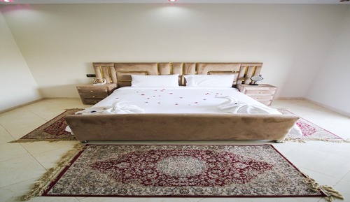 Grand Room, Pool View