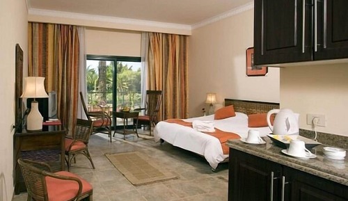 Family Room, 1 King Bed, Private Bathroom, Golf View