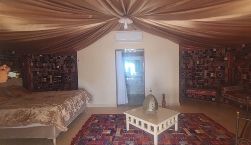 Presidential Tent, Patio