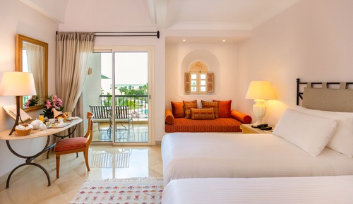 Deluxe Room, 2 Twin Beds, Pool View