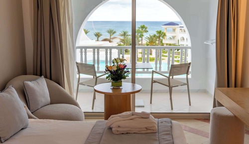 Standard Room, 3 Twin Beds, Balcony, Garden View