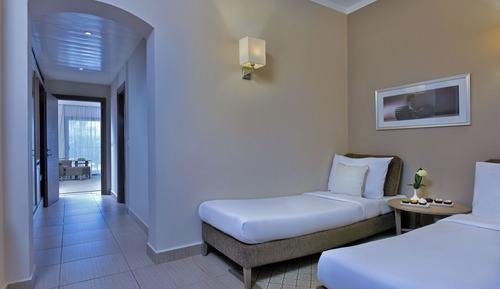 Family Room, 1 Queen Bed (Deluxe, Partial Sea View)