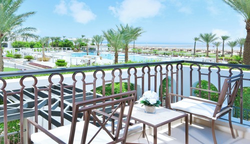 Deluxe Suite, 1 Queen Bed, Sea View