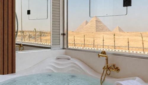 Deluxe Queen Suite