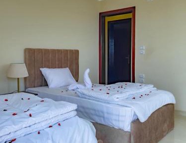 Deluxe Family Suite