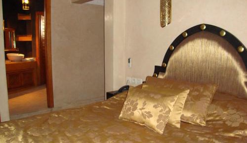 Queen Suite (2 Adults)