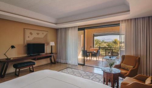 Family King Suite with Mountain View