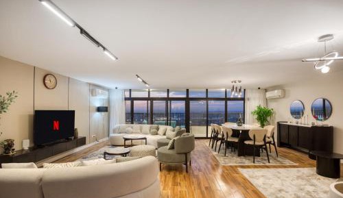 Four-Bedroom Deluxe Apartment