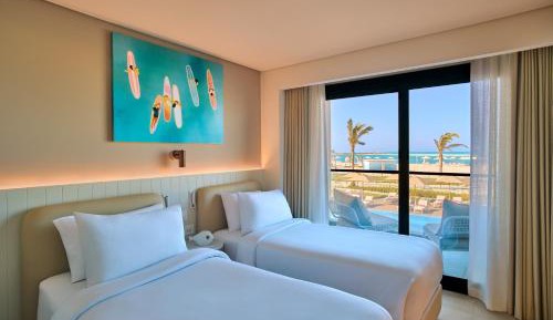 Two Bedrooms Suite Sea View with Direct Pool Access