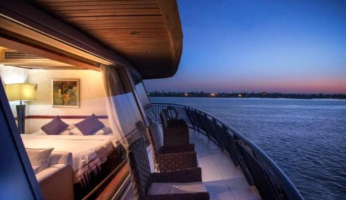 Deluxe Room (2 Adults + 1 Child)