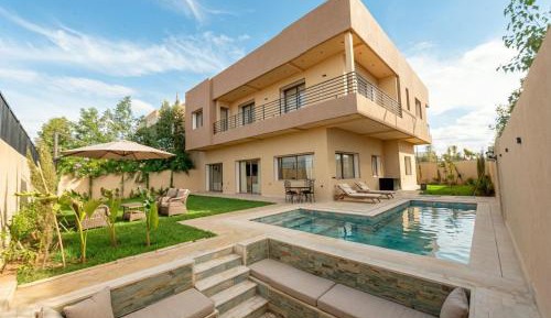 Villa with Garden View