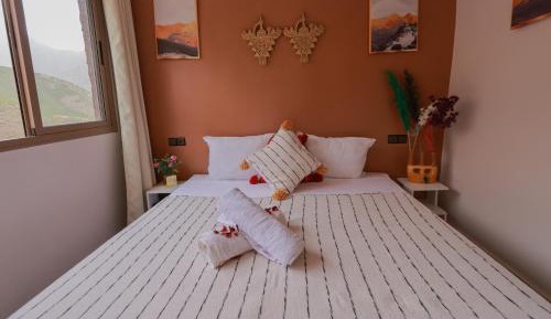 Double or Twin Room with Mountain View