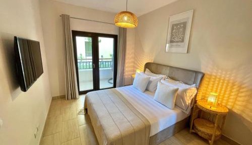 One-Bedroom Apartment with Pool View