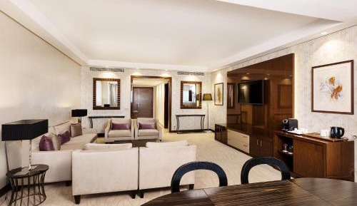 Two-Bedroom Suite with Lake View - Lounge Access