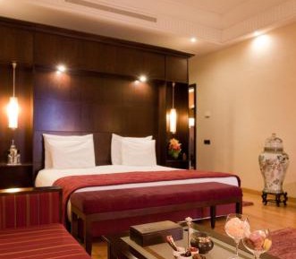 Premium Suite King Size Bed Pool View