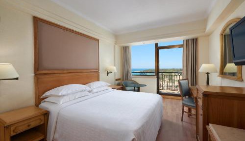 Classic Guest room, 1 Queen, View, Low floor, Balcony 