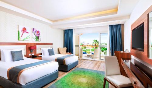 King Suite with Pool View