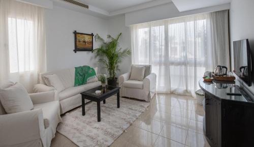 Junior Suite with Pool View