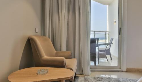 Deluxe Room - Twin Beds - Sea Side View