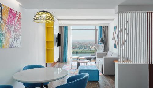 One-Bedroom King Suite with Nile View - Non-Smoking