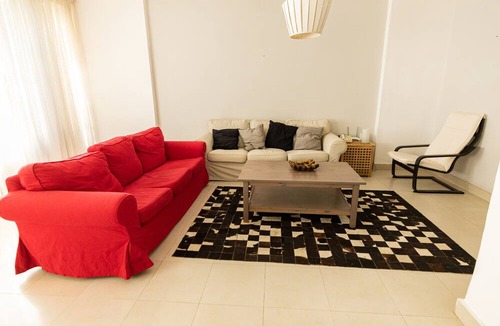 Taqseem Laselky Apartment | Lily Mint Retreat Inviting 3BR Apartment