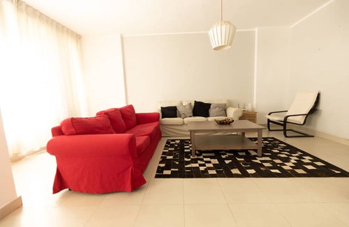 Taqseem Laselky Apartment | Lily Mint Retreat Inviting 3BR Apartment