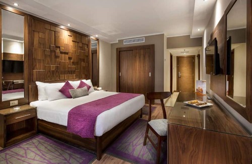 Al Duqqi Hotel | Pyramisa Suites Hotel Cairo