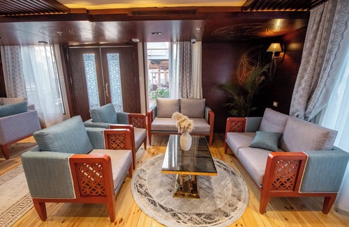 Esna Boat Rental | Azhar Dahabiya Luxury Suites