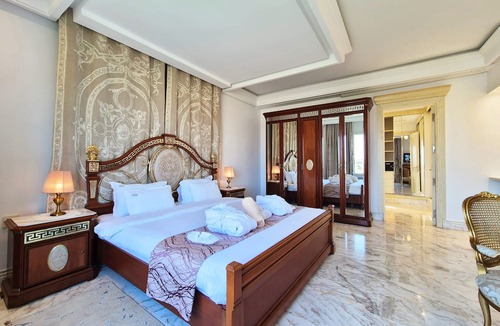 Les Berges Du Lac II House | L'Orchidée - Luxury Suites