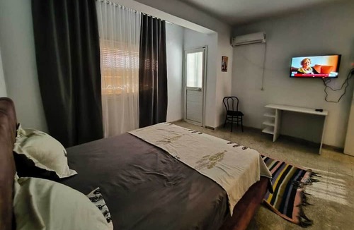 Pic ville Apartment | Charming 3-bedroom Apartment in Cité Habib, Sfax, Tunisia With TV and AC 🌿