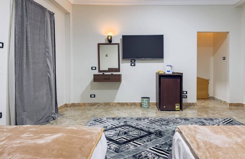 Oula Hotel | khufu house