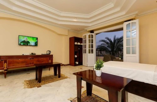 Pyramids Gardens Hotel | Turquoise Pyramids Palace