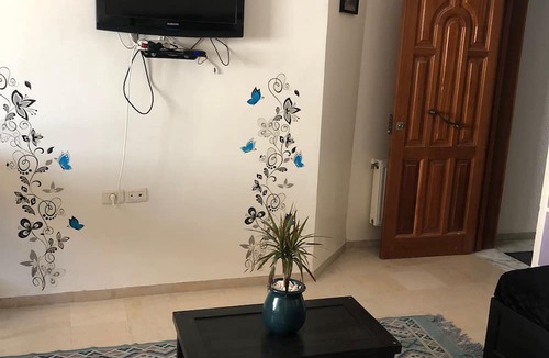 Eastern Khezama Apartment | Studio Sleeps 2 with Balcony & Free Parking