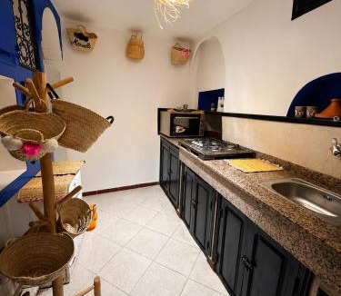 Zaouia Sidi Rhalem House | Authentic 5-bedroom Riad with patio, Gym and Inspiring Workspace