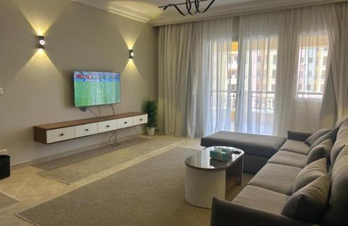 Dream Land Apartment | Modern 2-bedroom Apt Dreamland Golf & Pool View