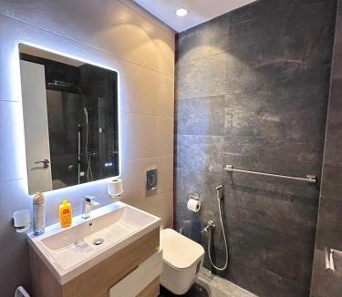Quartier Mozart Apartment | Spacious 3BR Luxury App City Center w Wi-Fi & AC