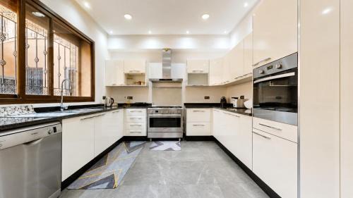 Menara House | Villa Amroth