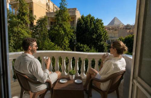 Oula House | khofo pyramids view